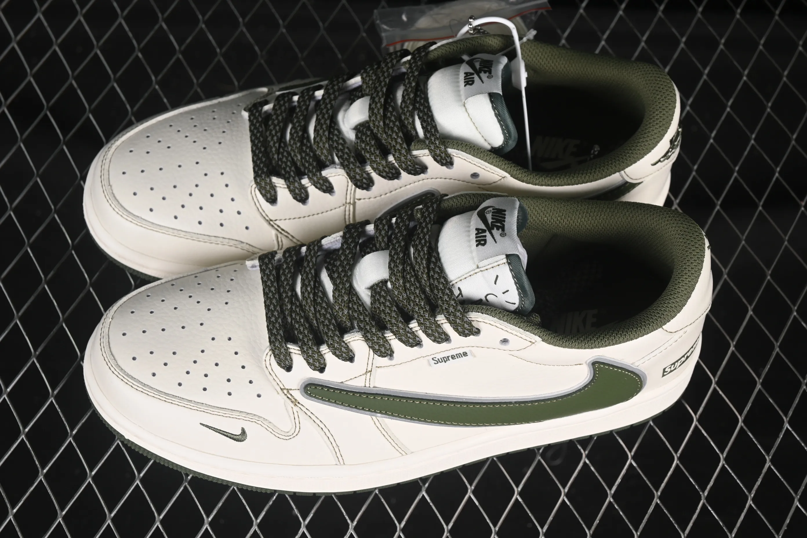 All categories Air Jordan Jordan series basketball shoes Air Jordan 1 Low high-end customized low-top sneakers Travis Scott x Fragment Design x Air Jordan 1 Low OG SP AJ1 joint model low-top cultural casual sneakers DH0223-333